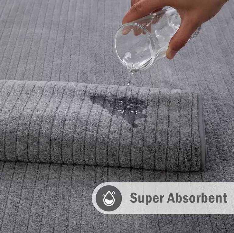 Highly absorbent microfiber bath towel
